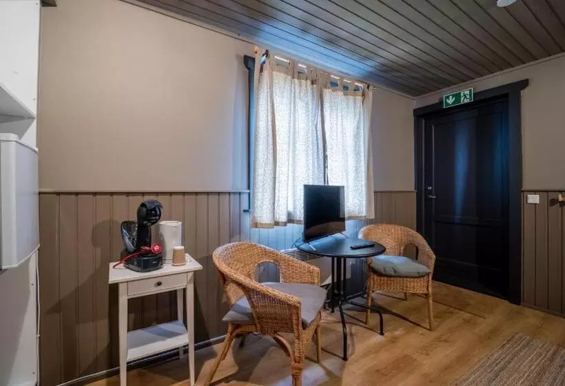 پانسیون Riverfront Lodge Hella