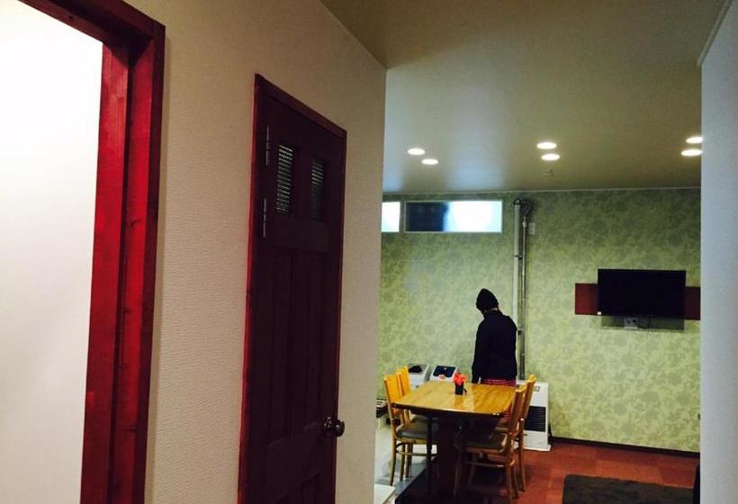 Hostel Niseko Hirafu Tsukushi