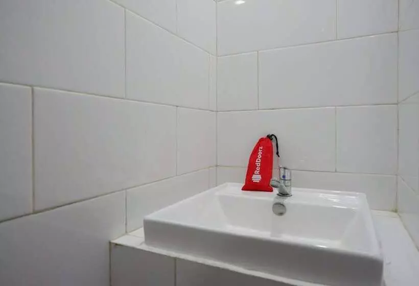 Majatalo Reddoorz Syariah @ Jalan Sultan Agung Tegal