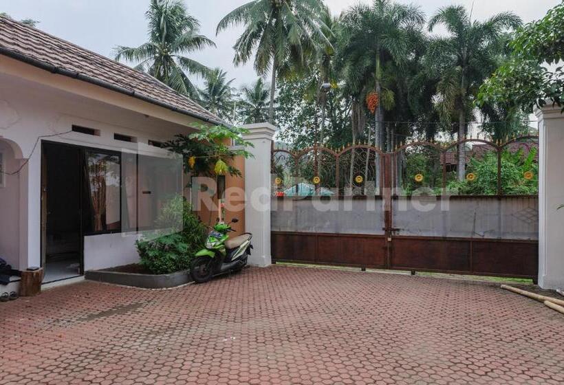 בית מלון כפרי Pondok Cimanggu Syariah Mitra Reddoorz