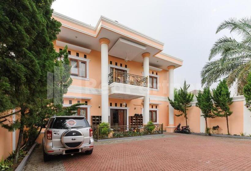 בית מלון כפרי Pondok Cimanggu Syariah Mitra Reddoorz