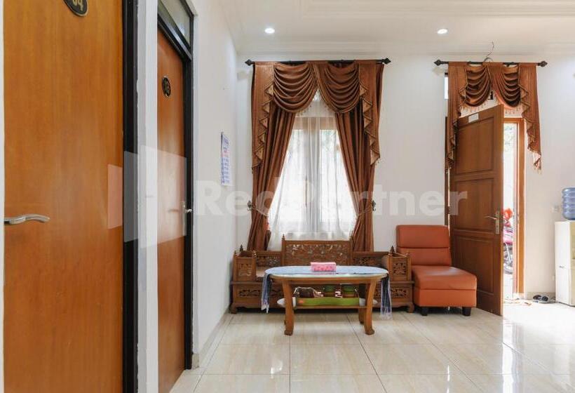 בית מלון כפרי Pondok Cimanggu Syariah Mitra Reddoorz