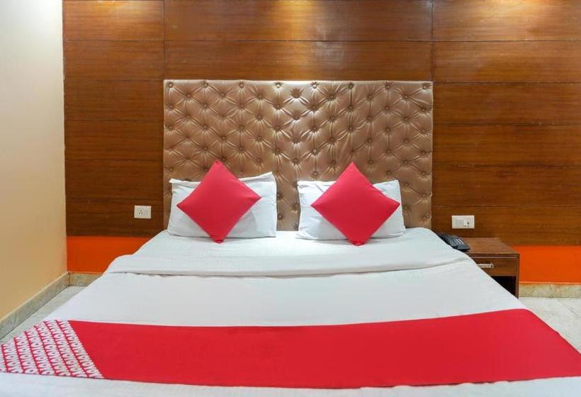 هتل Oyo 65782  Suhana And Restaurant