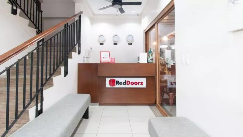 Hotelli Reddoorz Plus @ Diola Villamonte Bacolod