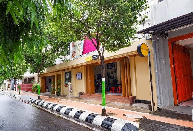 Szálloda Spot On 2240 Simpang Tujuh Residence