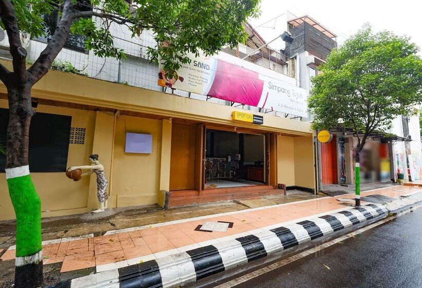 Szálloda Spot On 2240 Simpang Tujuh Residence