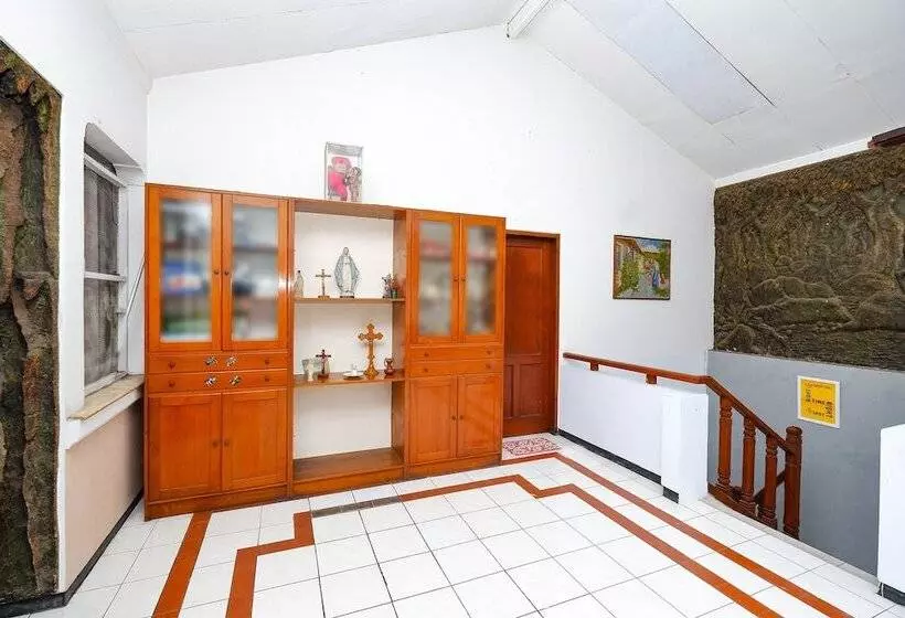 Hotelli Spot On 2240 Simpang Tujuh Residence