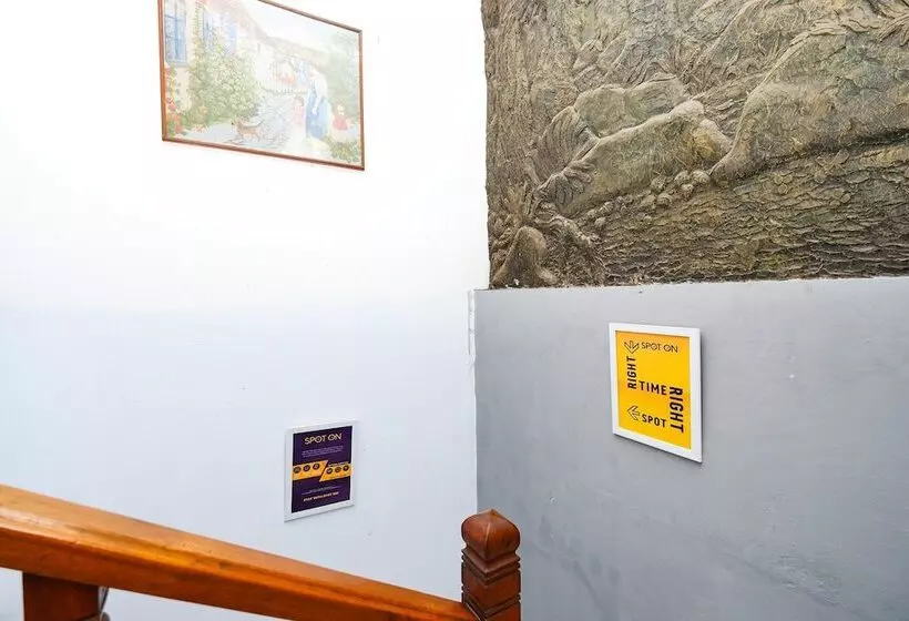 Hotelli Spot On 2240 Simpang Tujuh Residence