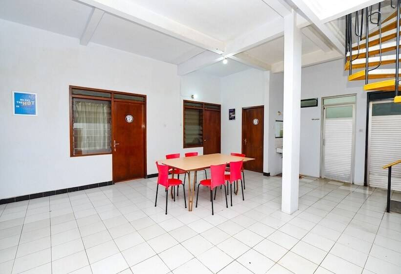 Szálloda Spot On 2240 Simpang Tujuh Residence