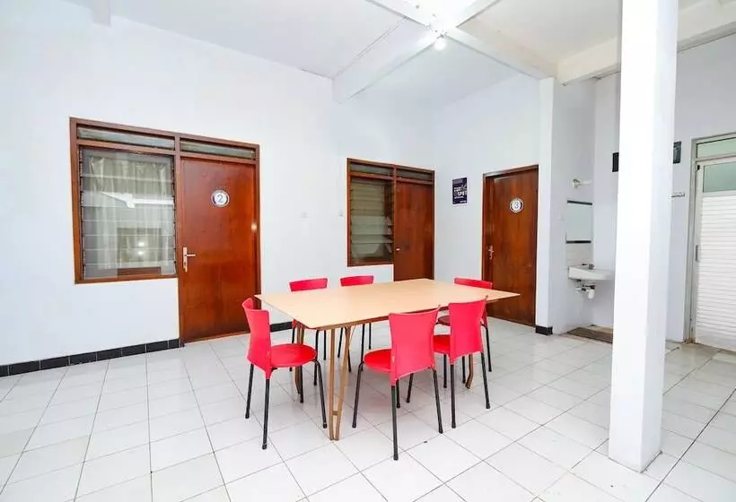 Hotelli Spot On 2240 Simpang Tujuh Residence