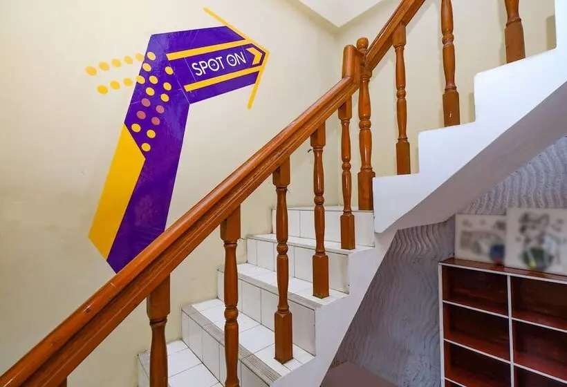 Hotelli Spot On 2240 Simpang Tujuh Residence