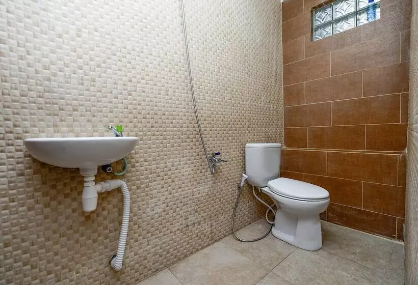 Hotelli Spot On 2240 Simpang Tujuh Residence