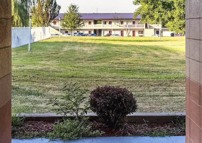 Отель Budget Host Inn