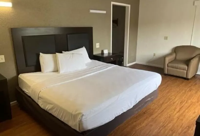 Отель Posh Inn & Suites