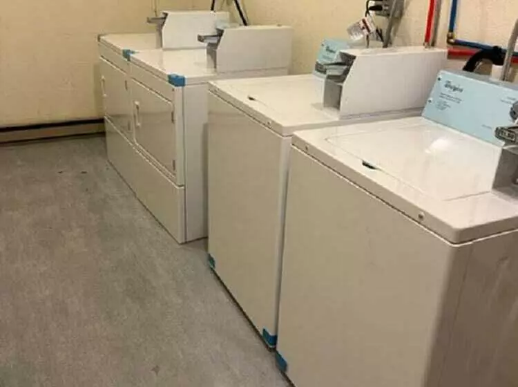 Отель Posh Inn & Suites