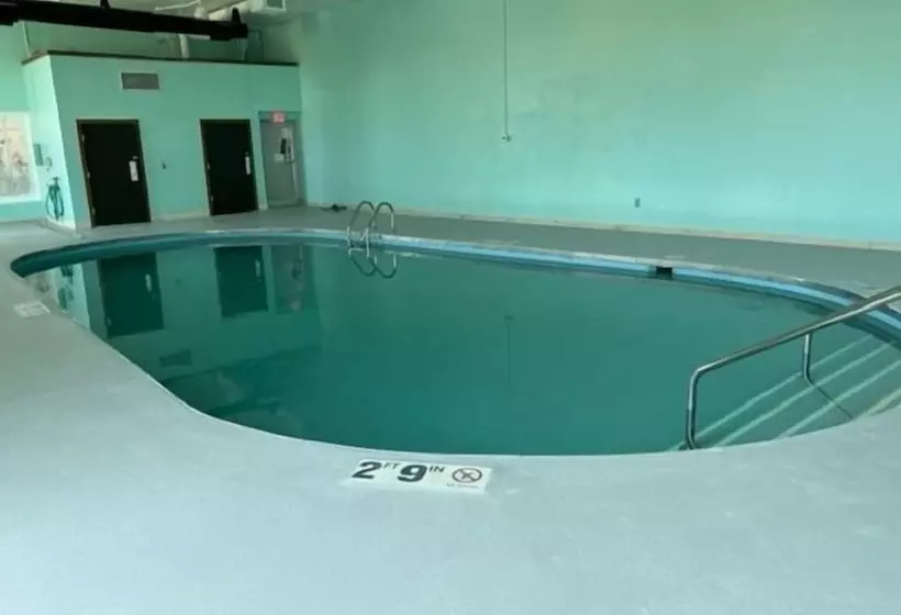 Отель Posh Inn & Suites