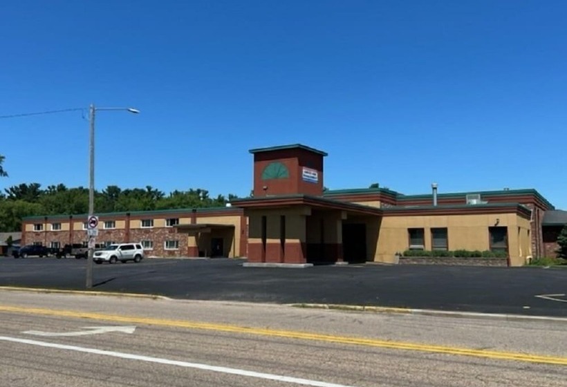 בית מלון כפרי Posh Inn & Suites