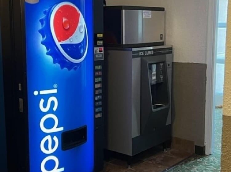 בית מלון כפרי Posh Inn & Suites