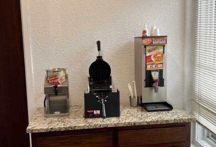 בית מלון כפרי Posh Inn & Suites