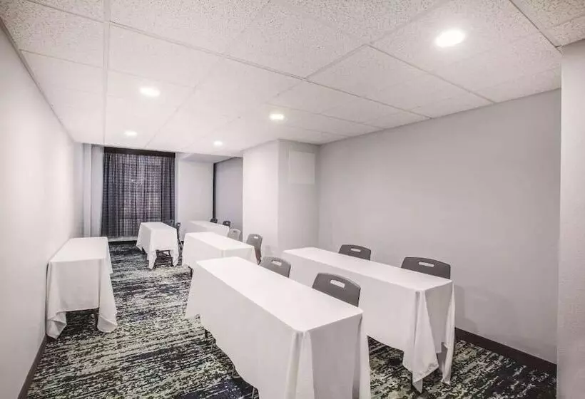 酒店 Holiday Inn Express   Dallas Downtown, An Ihg