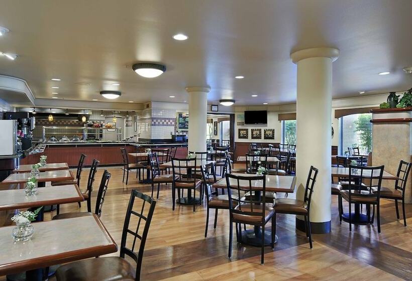 Hotel Oxford Suites Yakima