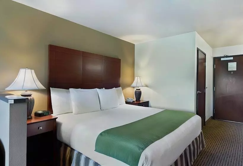 هتل Oxford Suites Yakima