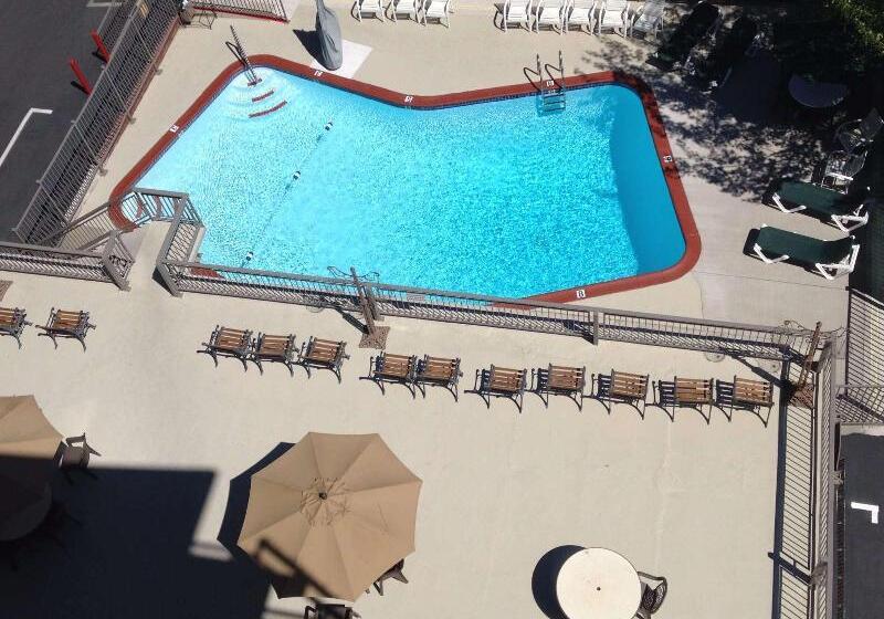 هتل Pepper Tree Inn Tahoe City