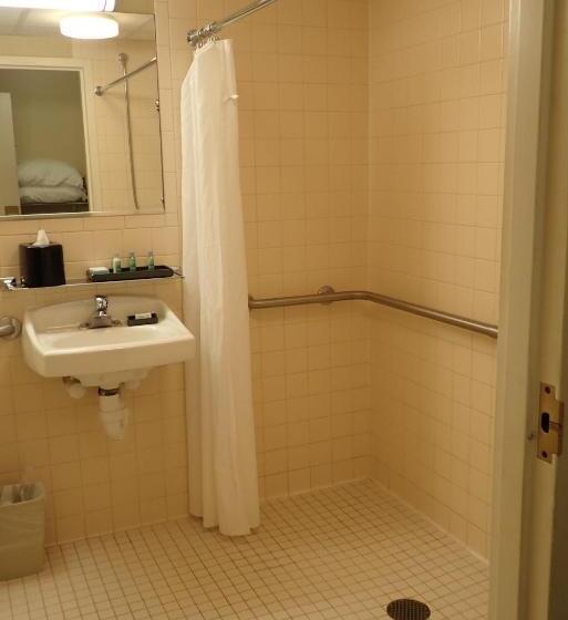 Отель Pine Barn Inn