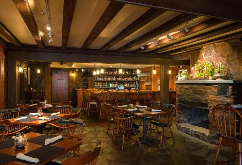 Отель Pine Barn Inn