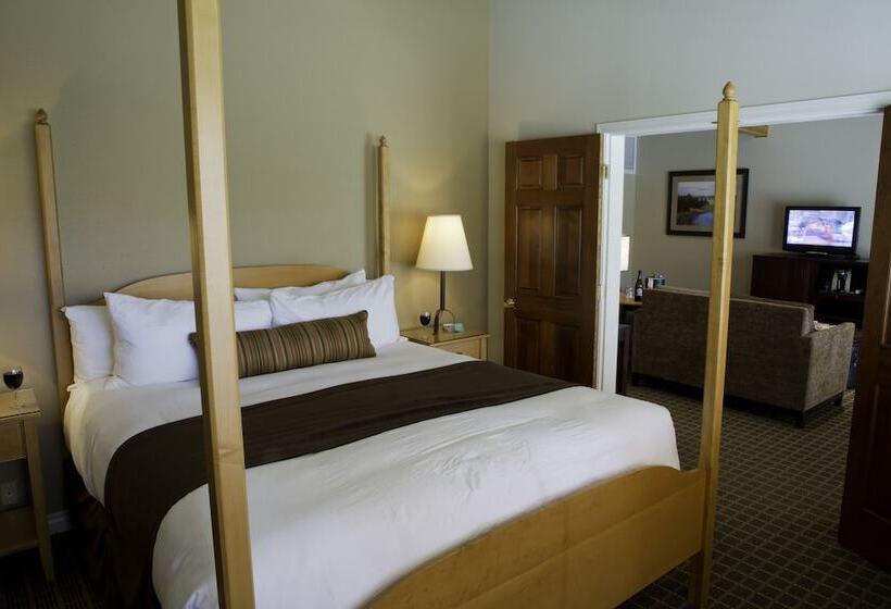 ホテル Pine Ridge Inn