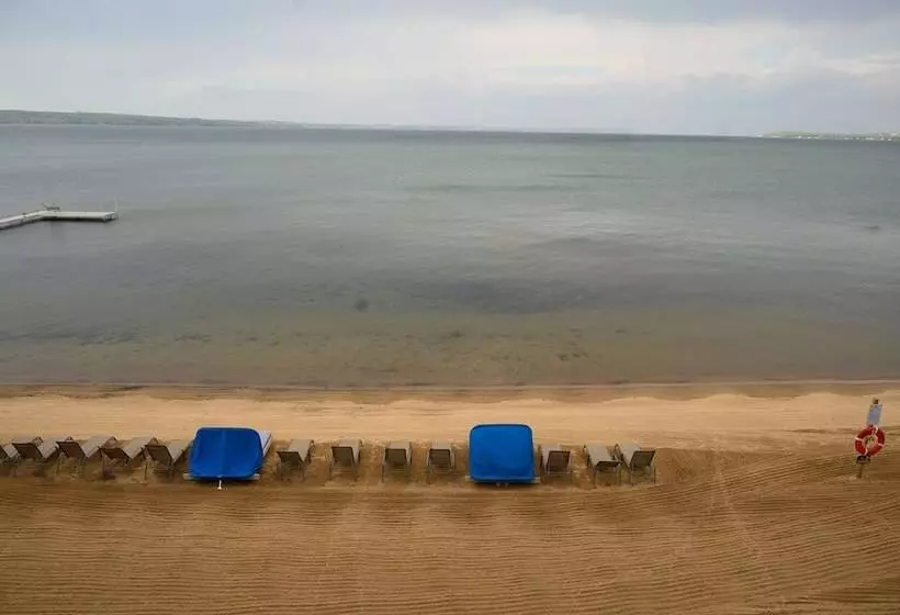 호텔 Pointes North Beachfront Resort