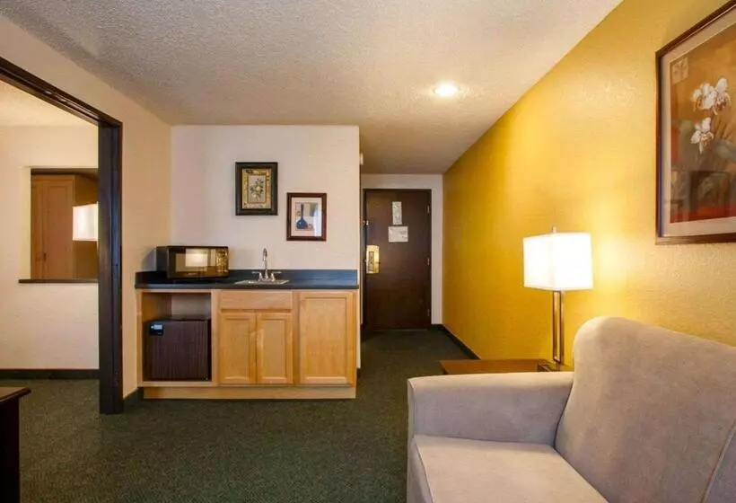 בית מלון כפרי Quality Inn & Suites