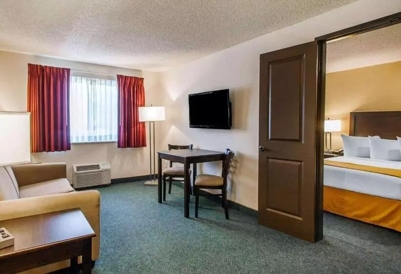 בית מלון כפרי Quality Inn & Suites