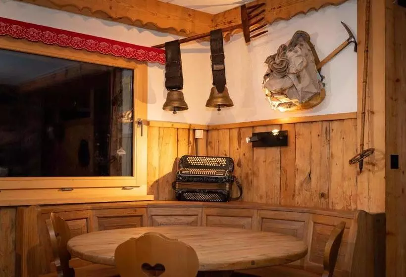 ユースホステル Chez Gaby 1670