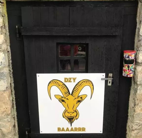 ユースホステル Chez Gaby 1670