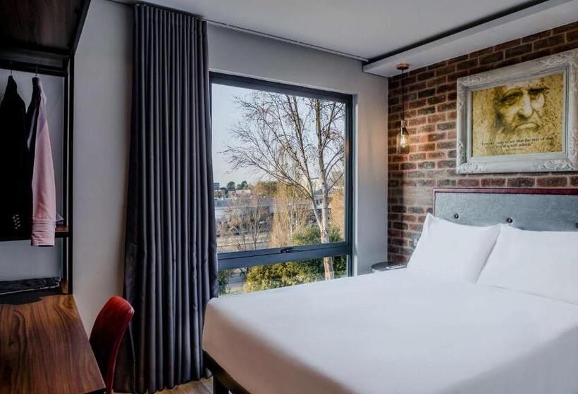 Отель Perte At Montecasino