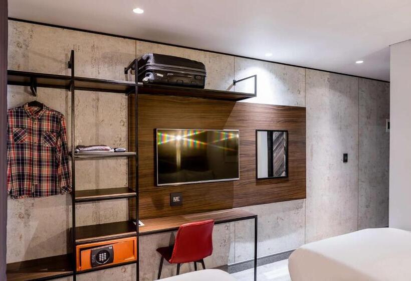 Отель Perte At Montecasino