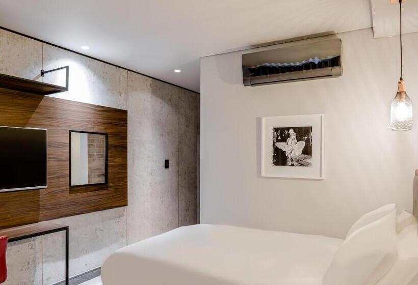 Отель Perte At Montecasino