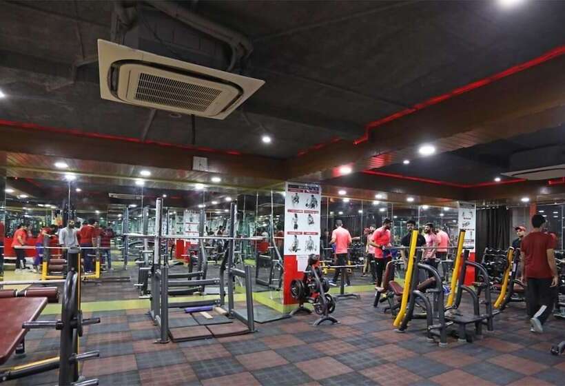 فندق Yash International