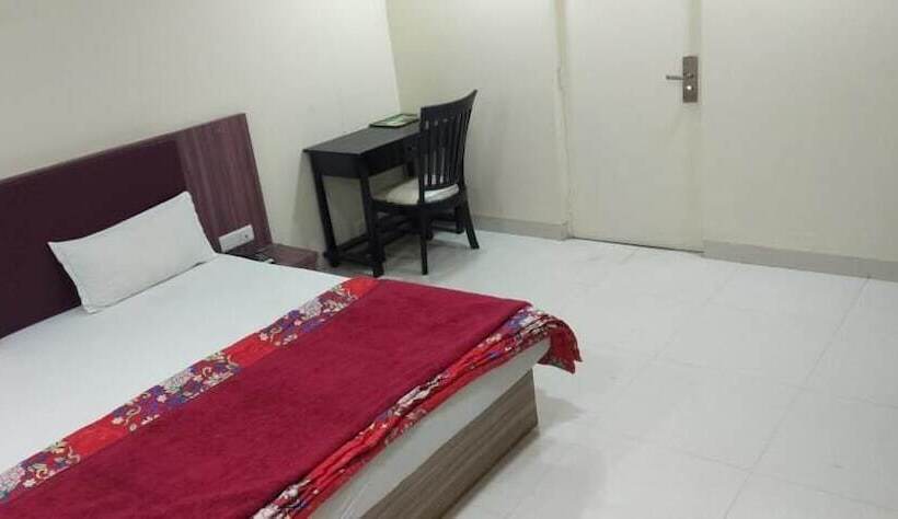 فندق Yash International