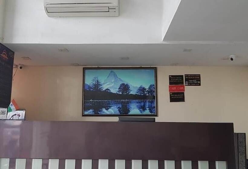 فندق Yash International