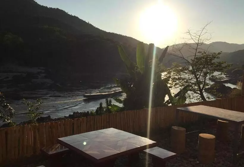 Mekong Backpackers Pakbeng
