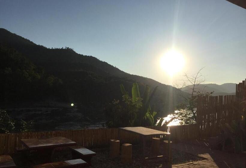 Mekong Backpackers Pakbeng