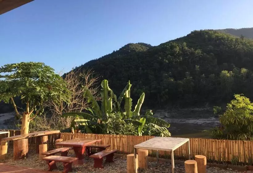 Mekong Backpackers Pakbeng