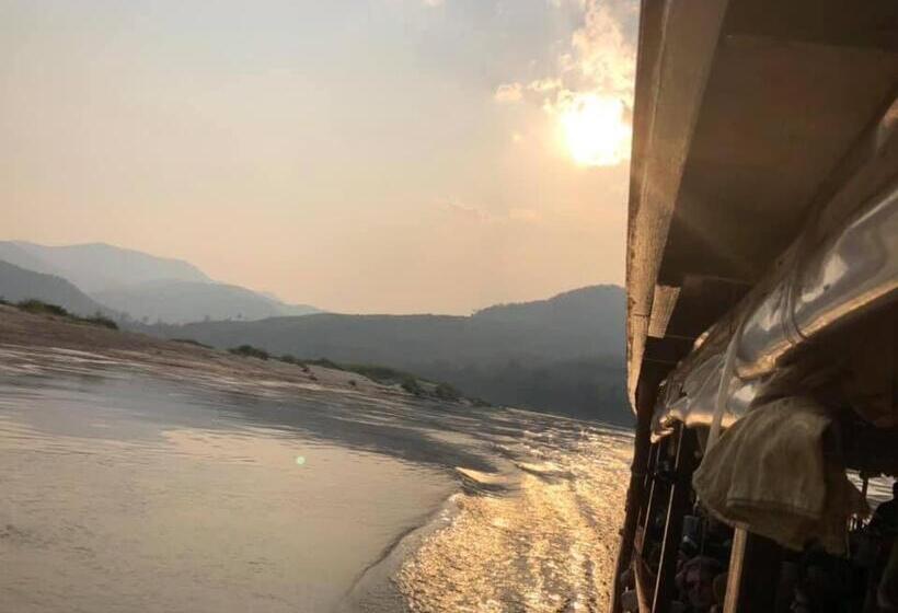 Mekong Backpackers Pakbeng