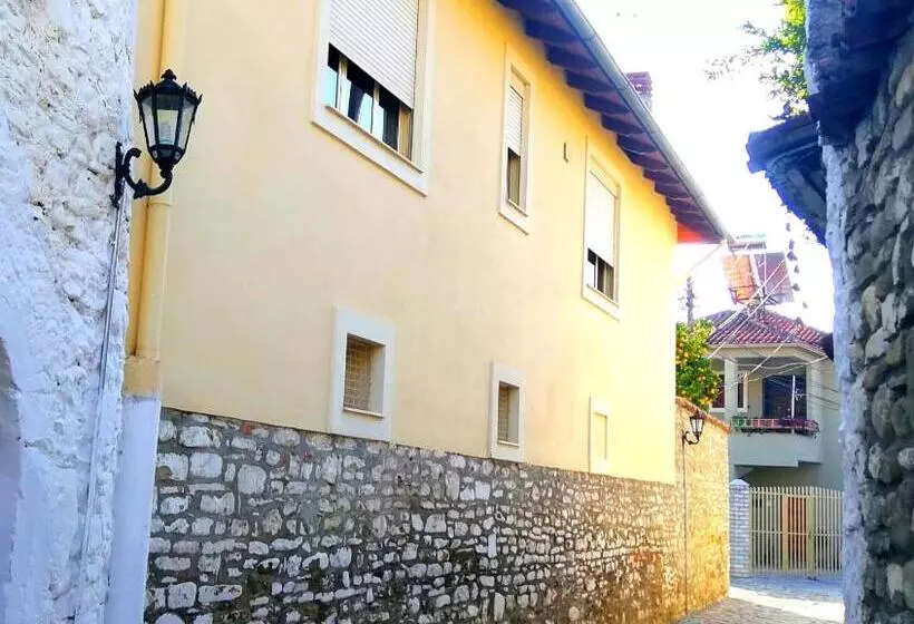 پانسیون Castlehouse