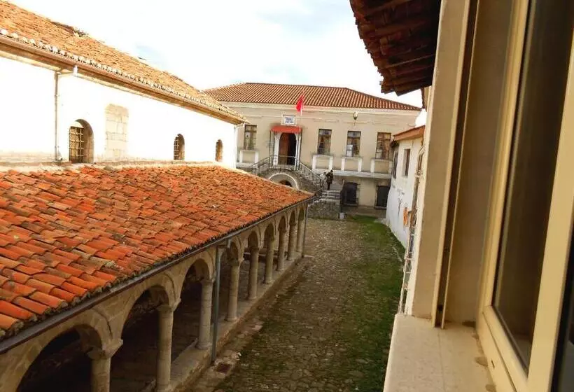 پانسیون Castlehouse