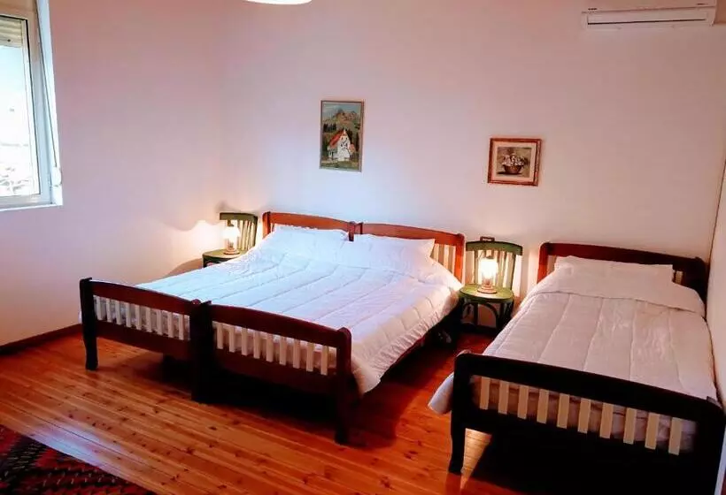 پانسیون Castlehouse