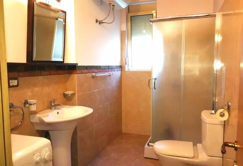 پانسیون Castlehouse