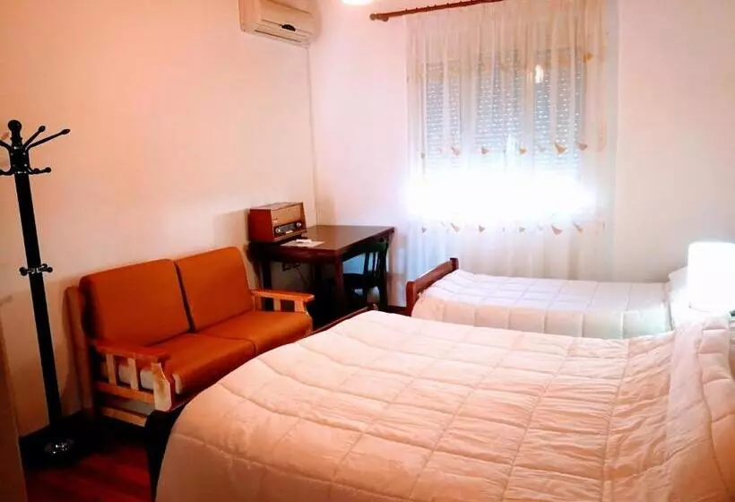 پانسیون Castlehouse